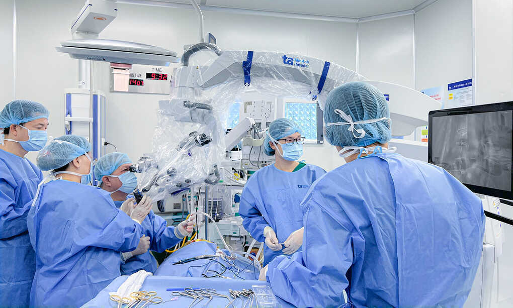 Cấy ốc tai điện tử thông minh cho bé 11 tháng tuổi điếc bẩm sinh