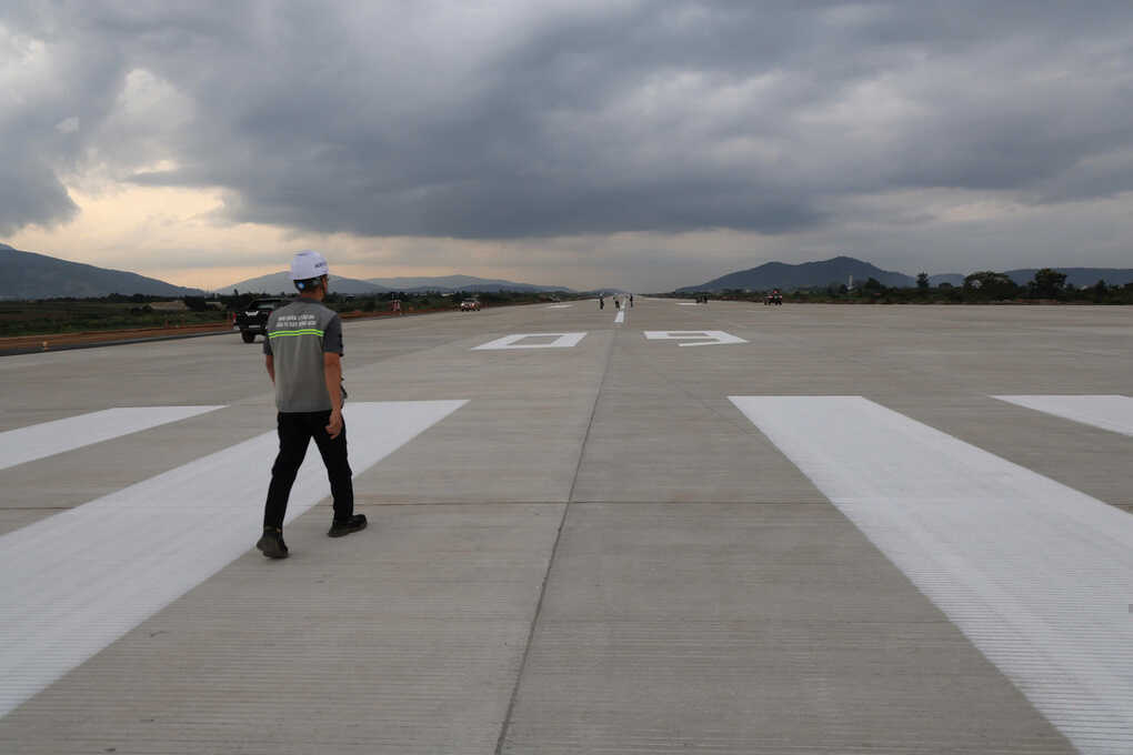Chuyên cơ Beechcraft B300 bay kiểm tra Liên Khương