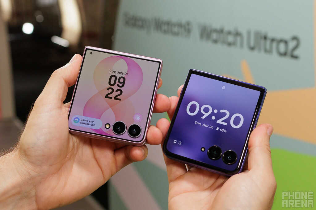 Galaxy Z Flip 8 vs Razr Ultra: Đối đầu nảy lửa giữa hai smartphone gập vỏ sò