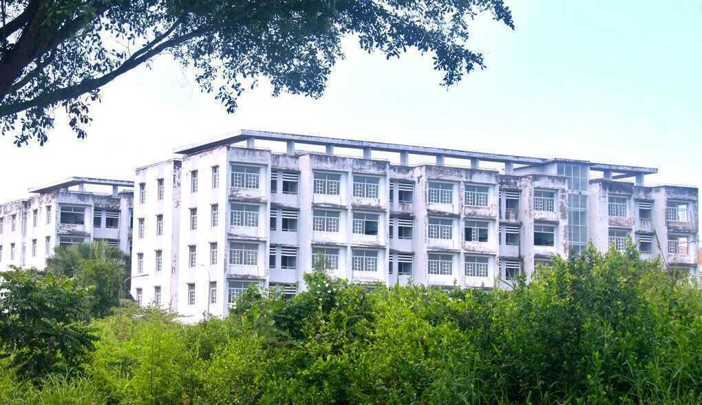 Khu nhà bỏ hoang 10 năm thành ký túc xá đại học
