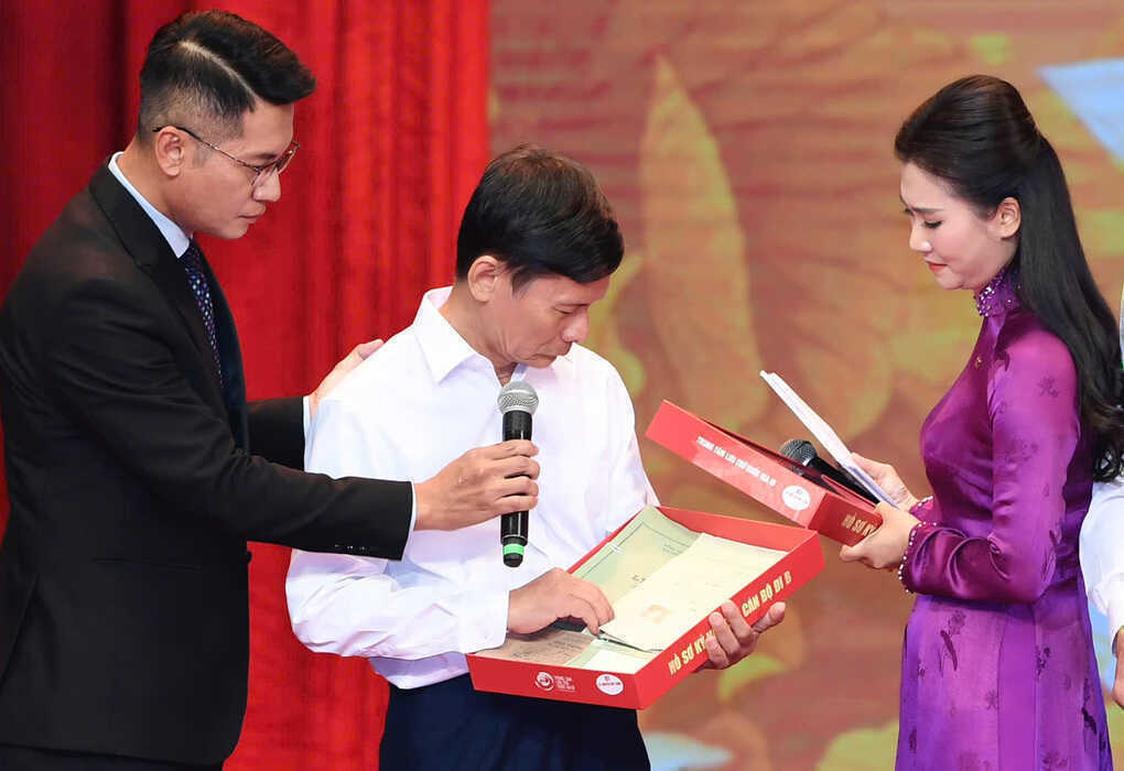 Nước mắt người thân với kỷ vật liệt sĩ