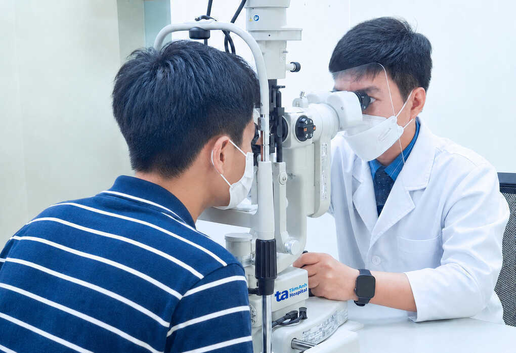 Phẫu thuật chữa lác mắt bẩm sinh cho thiếu niên