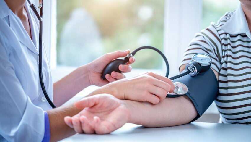 Bác sĩ Anh chỉ ra 5 thói quen âm thầm tàn phá trái tim