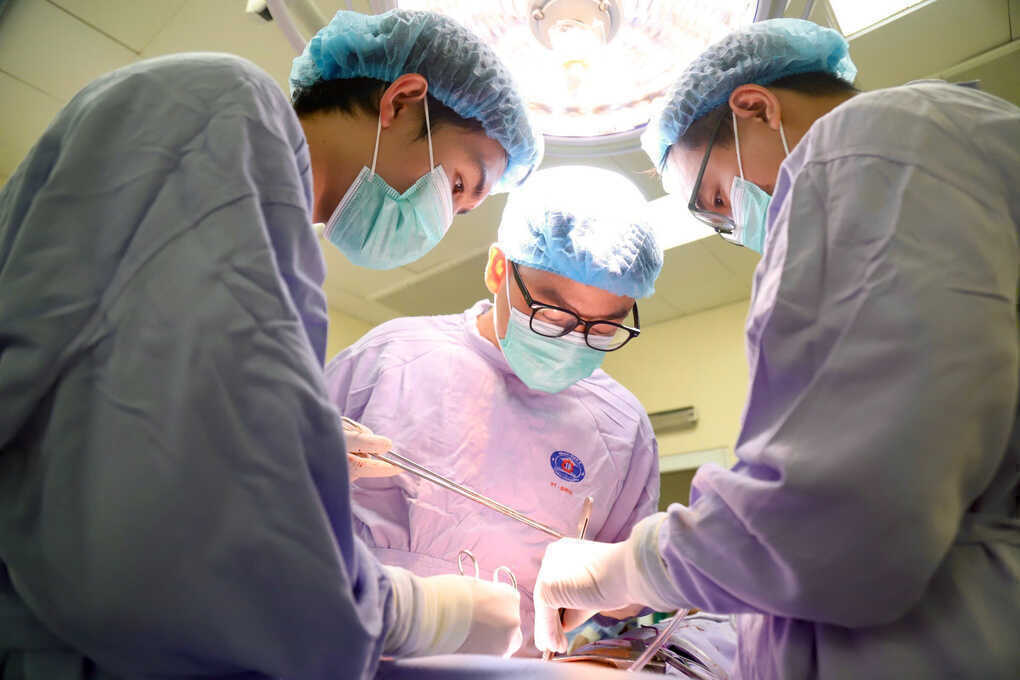 Cắt u phổi, tạo hình phế quản cho bệnh nhân ung thư di căn
