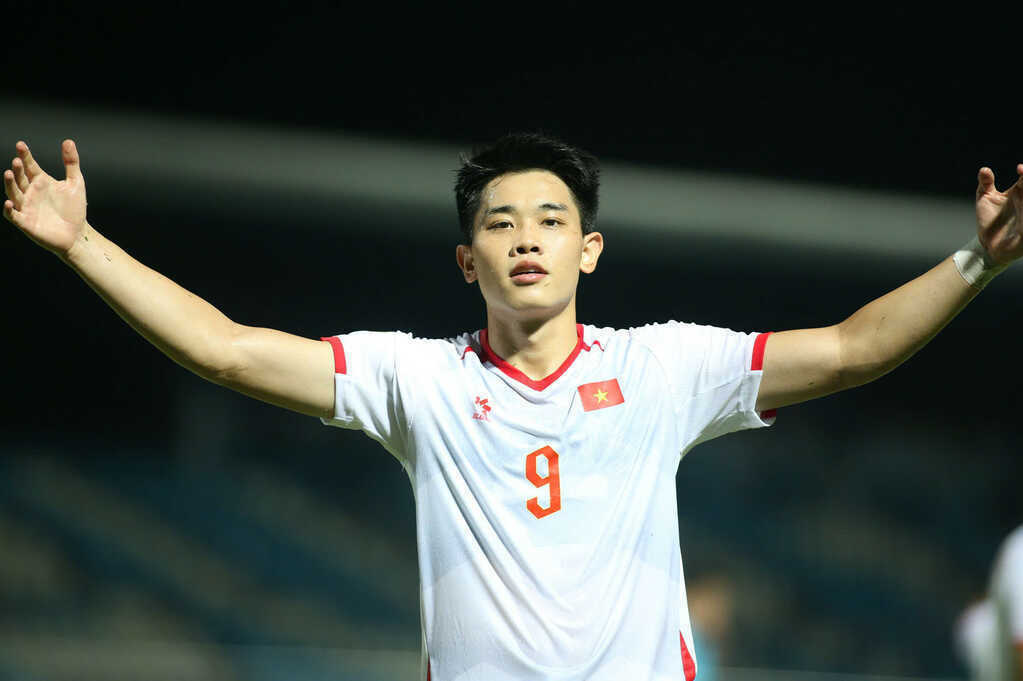 Đình Bắc lập hat-trick, đi vào lịch sử tuyển Việt Nam