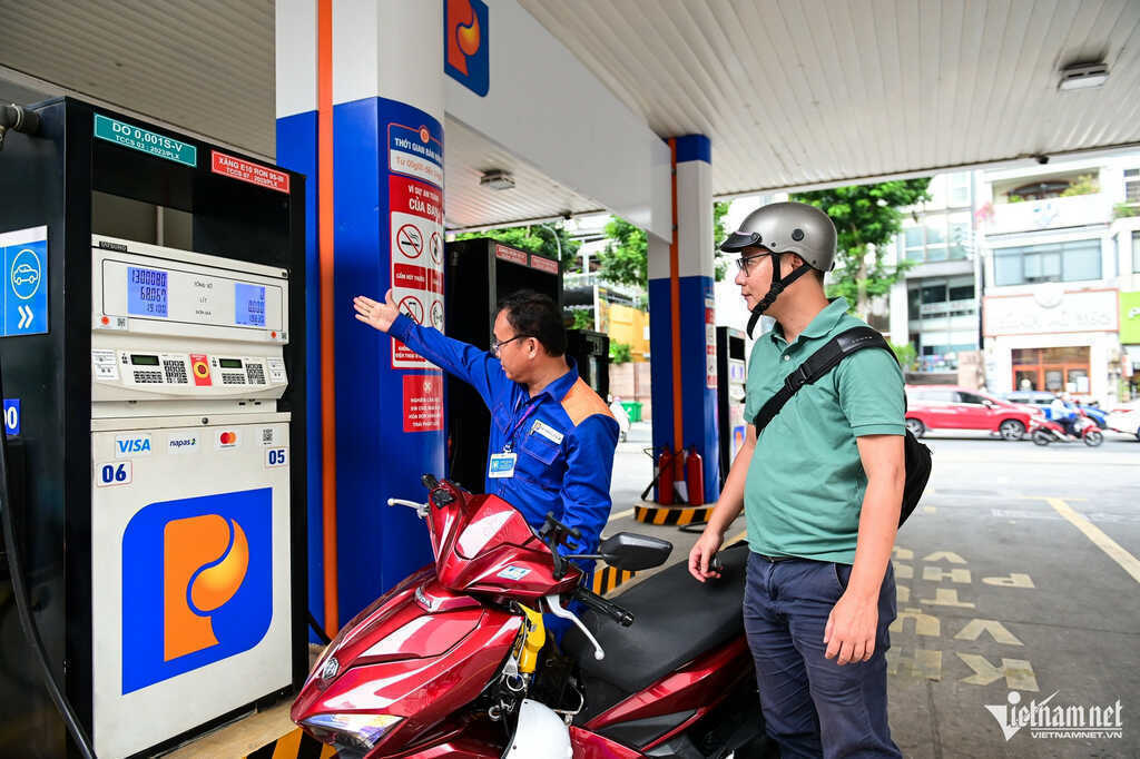 Giá xăng dầu hôm nay 24/7: Dầu thế giới tăng cao, trong nước có giá mới