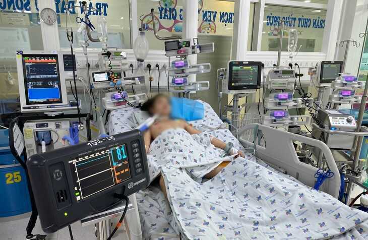 Bé gái sốc nhiễm trùng, viêm phổi do phế cầu