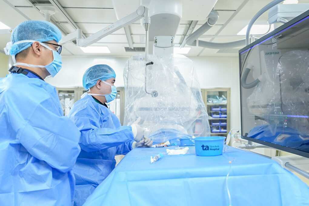 Cụ bà đột quỵ do tắc động mạch