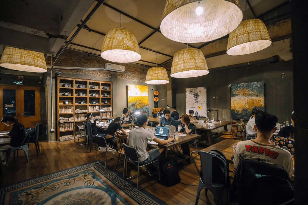 Quán cà phê Hà Nội né mặt bằng đẹp, vì sao chui vào ngõ ngách vẫn kín khách?