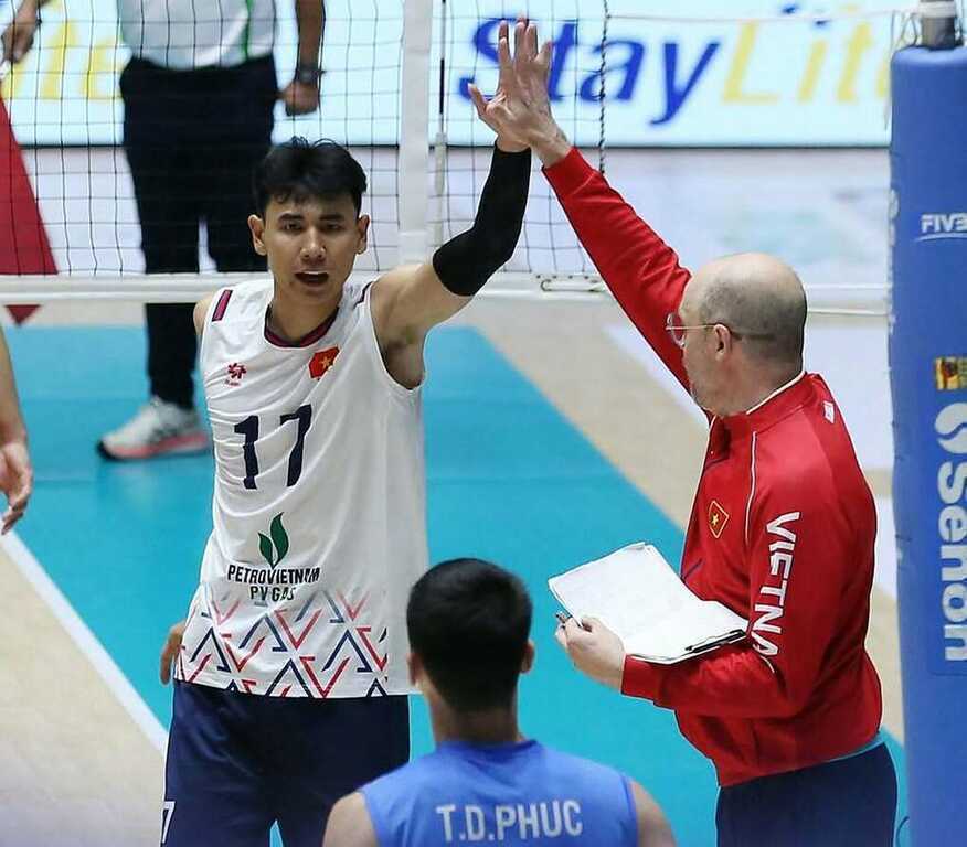 Bóng chuyền nam Việt Nam lần đầu thắng Indonesia sau 11 năm