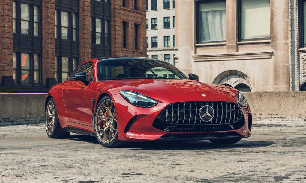 Mercedes-AMG GT cháy rụi khi đang chạy thử
