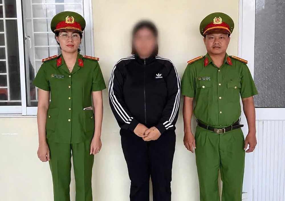 Mua dâm nữ tiếp viên quán nhậu dưới 18 tuổi, 2 người bị khởi tố