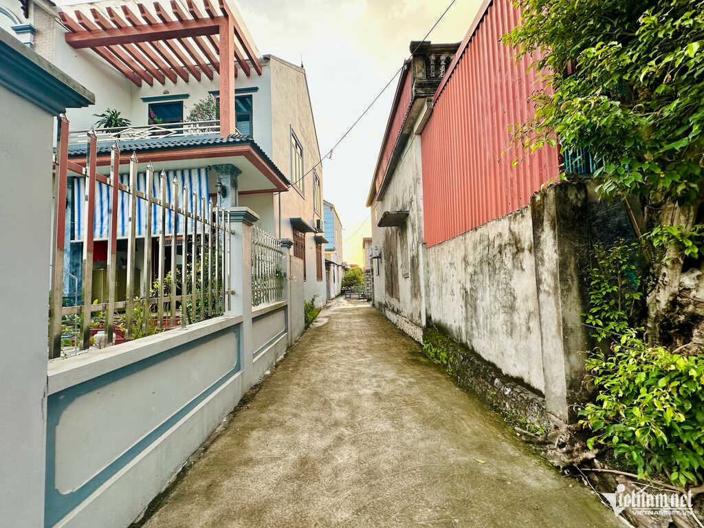 Mua đất, đóng thuế, xây nhà hơn 20 năm vẫn chưa có sổ đỏ: Người dân phải làm gì?