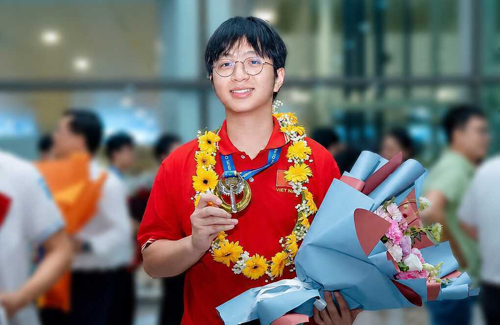 Thủ khoa kép giành `cú đúp` huy chương vàng Olympic Hóa quốc tế