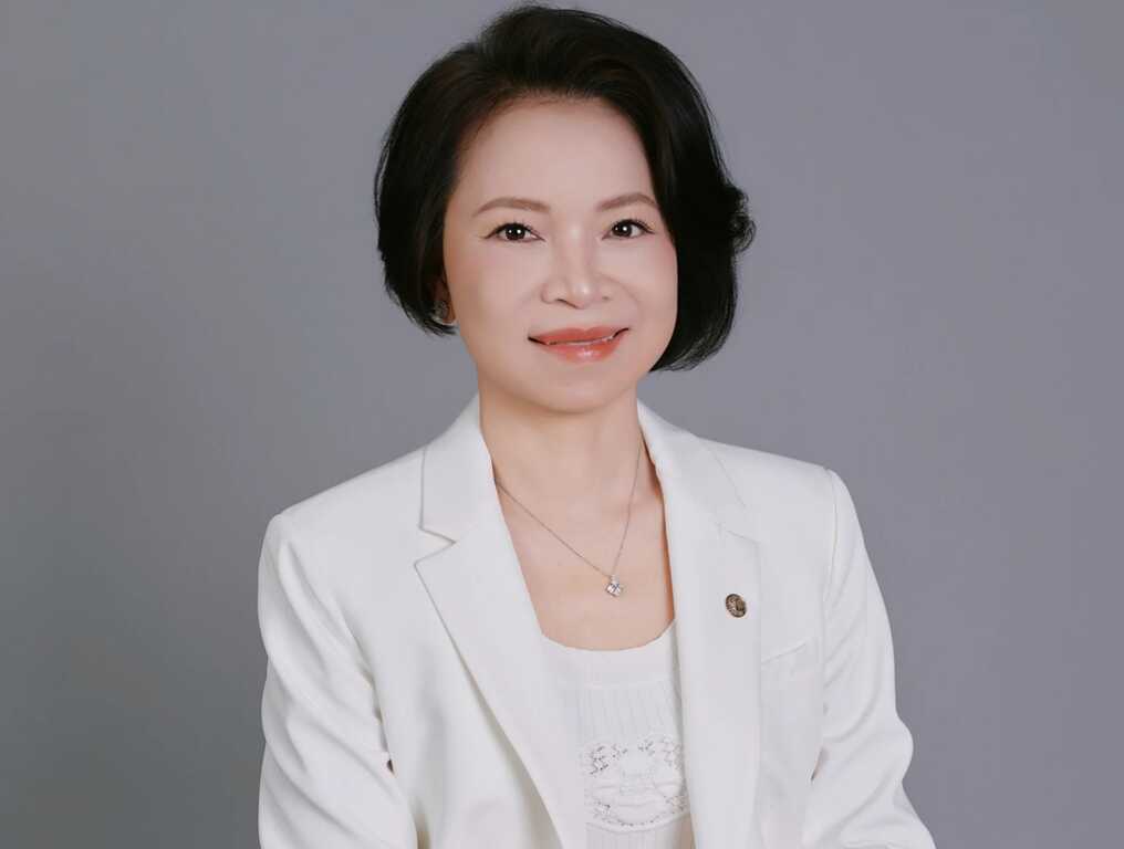 Vợ ông Phạm Nhật Vượng mua thêm gần 5% vốn LPBank