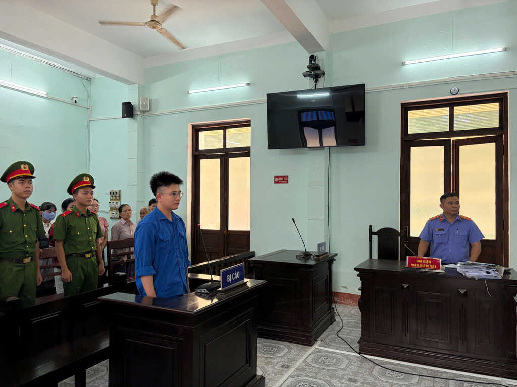Bác sĩ thua lỗ tiền ảo, đột nhập 3 tiệm vàng trộm tài sản hơn 5 tỷ đồng