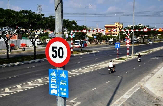 Cục Đường bộ nói gì về bất cập biển báo khiến tài xế `hoa mắt`, phải phanh gấp?