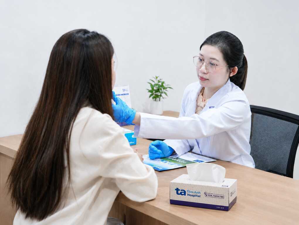 Da `nghiện` corticoid sau hai năm dùng kem dưỡng trắng