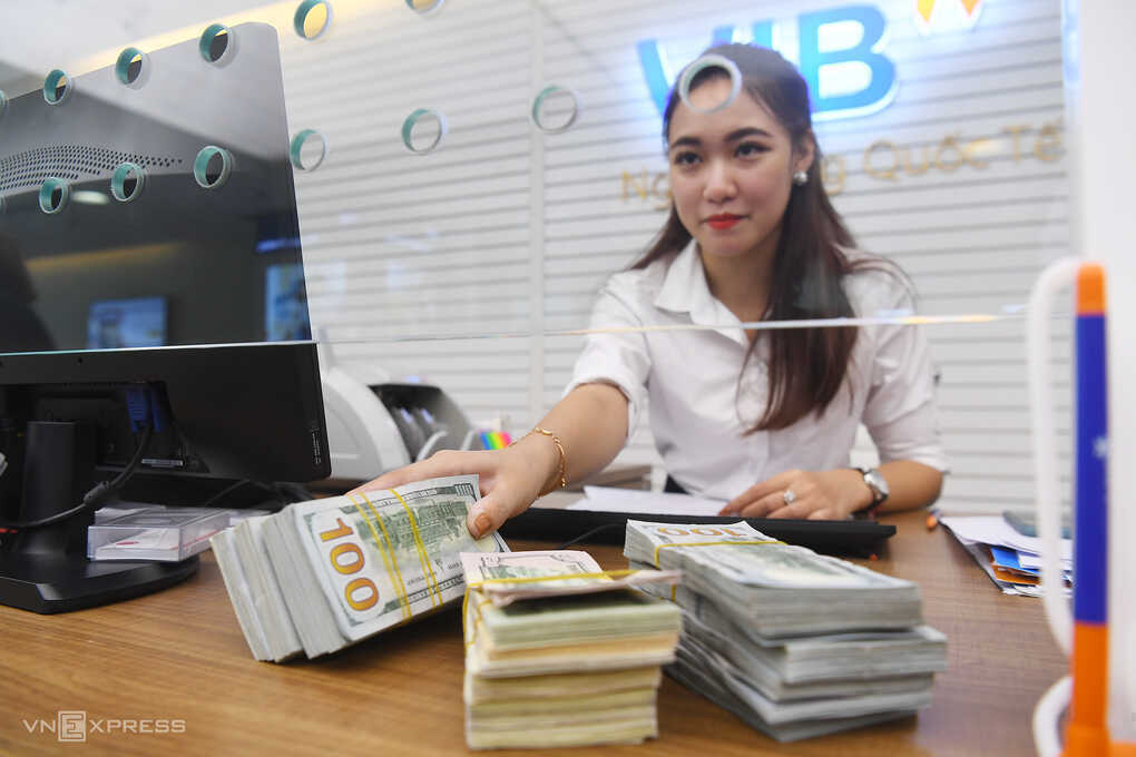 Một ngân hàng giảm gần 700 nhân viên nửa đầu năm