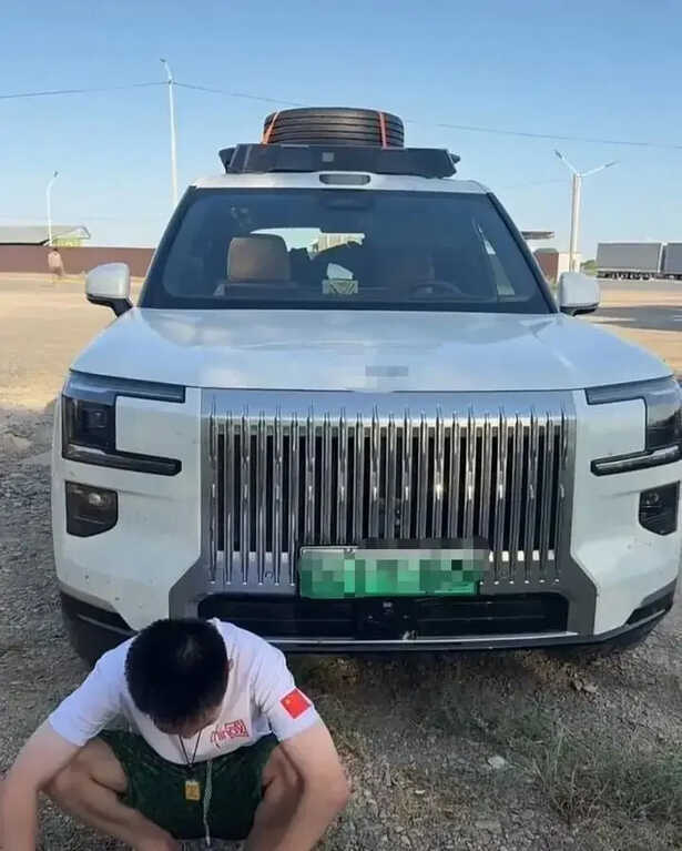 Ôtô Trung Quốc tự khóa các chức năng khi vừa xuất cảnh