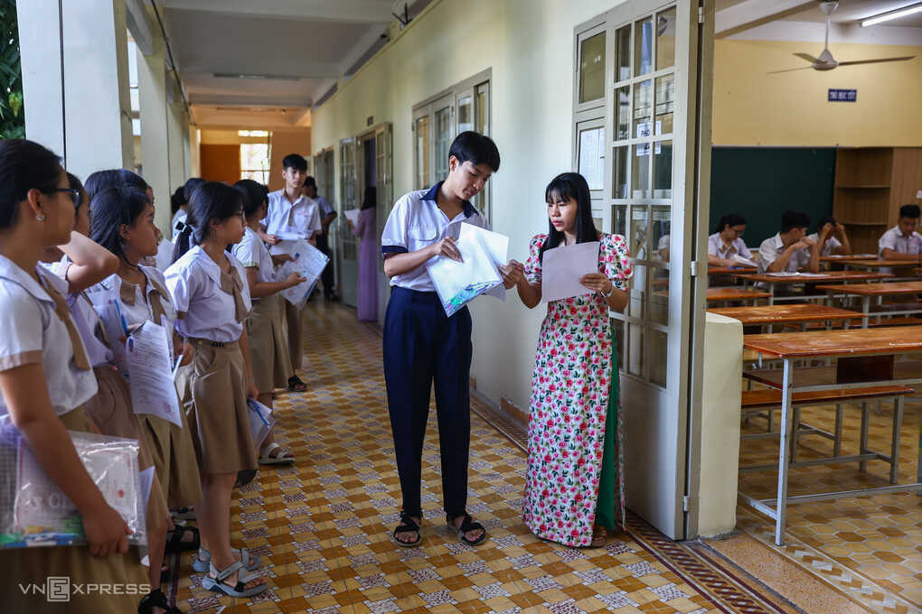 Rút hồ sơ, `nhảy` trường trước giờ chót tuyển bổ sung lớp 10