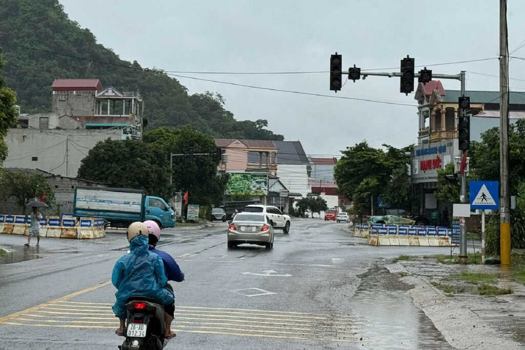 Sét đánh gây ra cảnh hi hữu, CSGT phát cảnh báo khẩn
