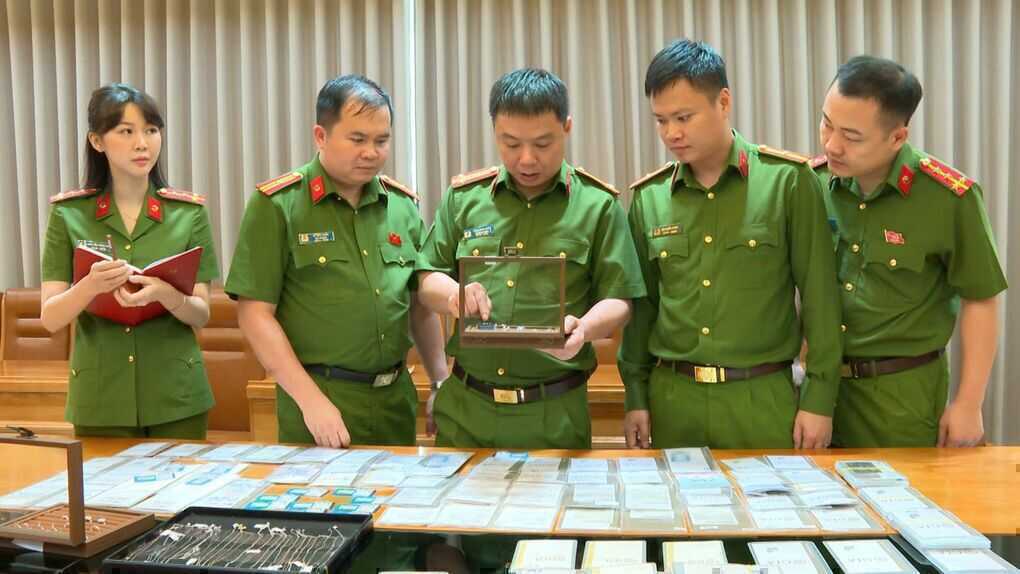 Đường dây buôn lậu 28.000 viên kim cương bị lật tẩy từ các phiên livestream bán hàng