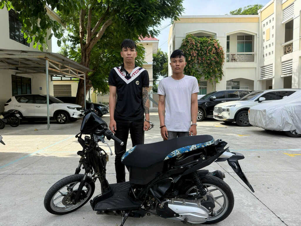 Đỗ ô tô bên đường quên khóa cửa, nhiều chủ xe bị trộm sạch tài sản