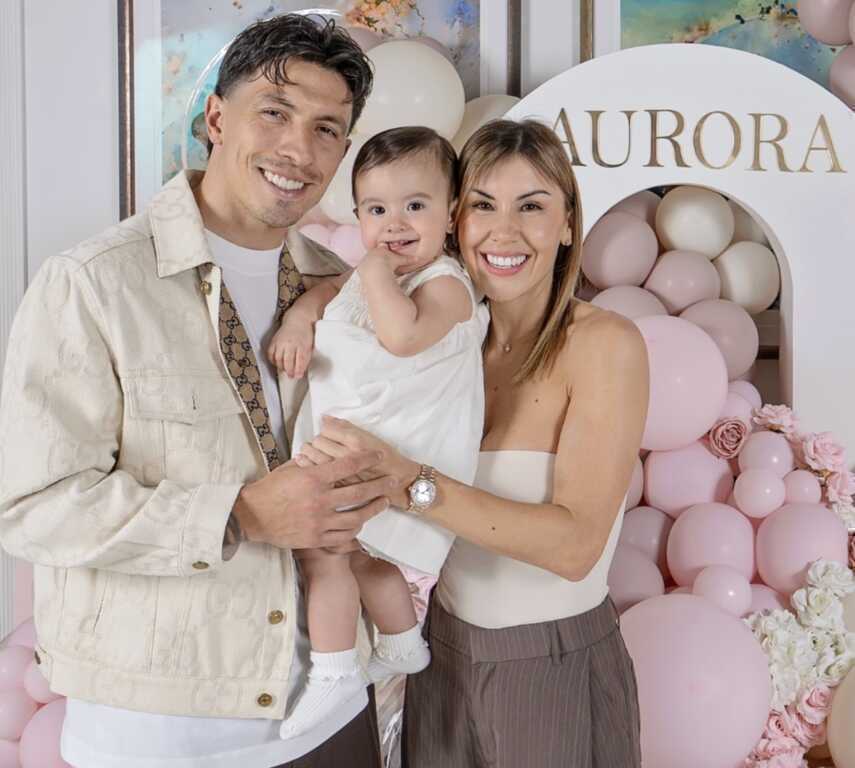 Trung vệ Argentina được cứu rỗi nhờ vợ con