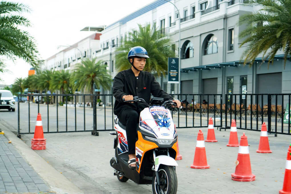 Xe máy điện Flazz Max dành cho học sinh