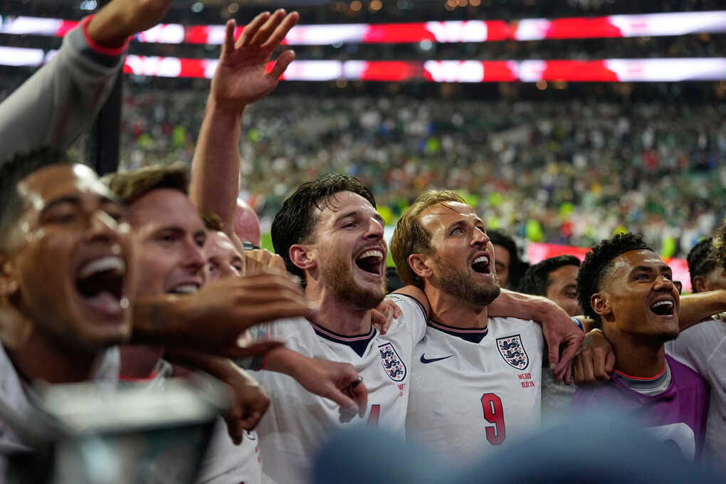 Harry Kane mất giọng sau trận thắng Mexico