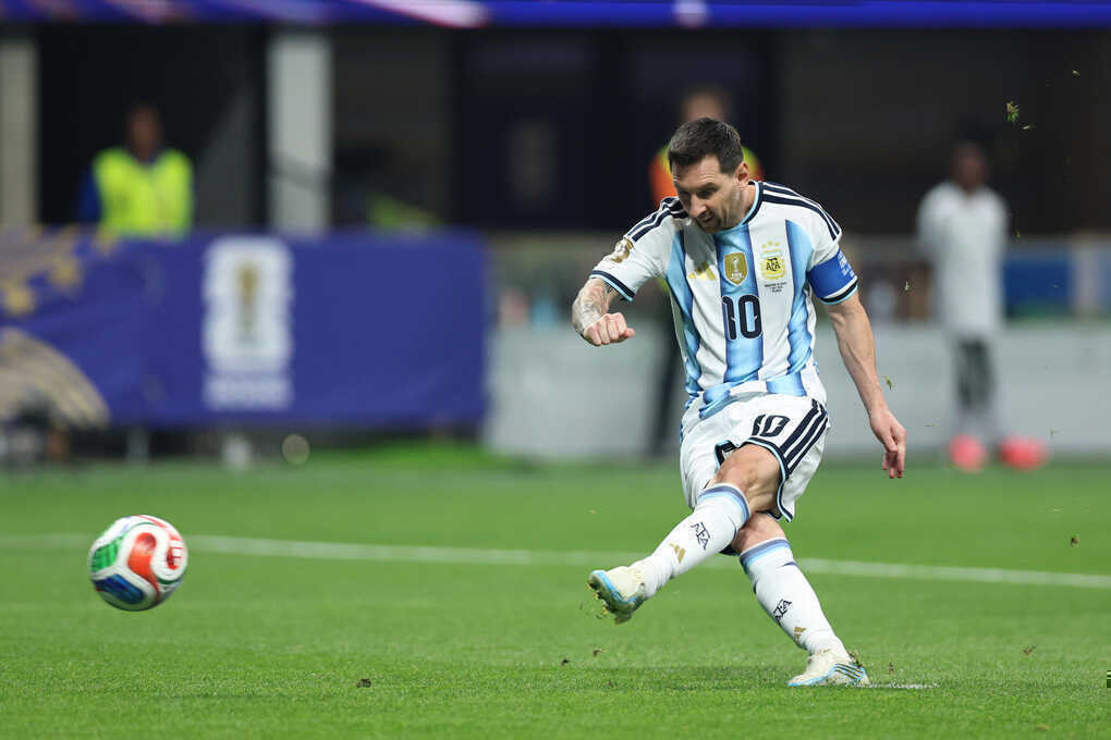 Messi hay Ronaldo sút phạt đền giỏi hơn?